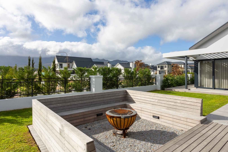 To Let 5 Bedroom Property for Rent in Val De Vie Estate Western Cape